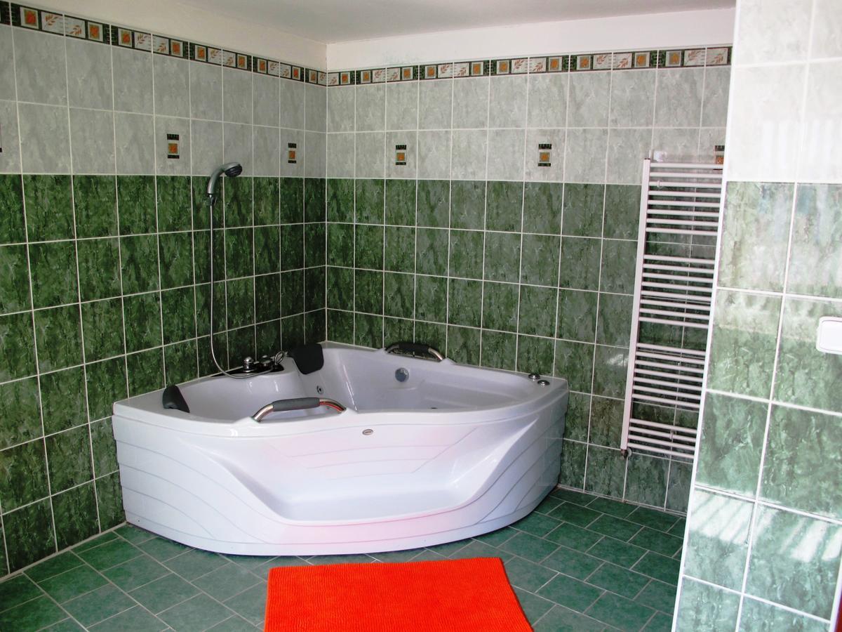 Hotel U Lisky Hostka  Luaran gambar