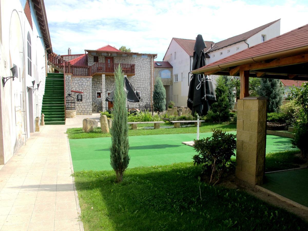 Hotel U Lisky Hostka  Luaran gambar